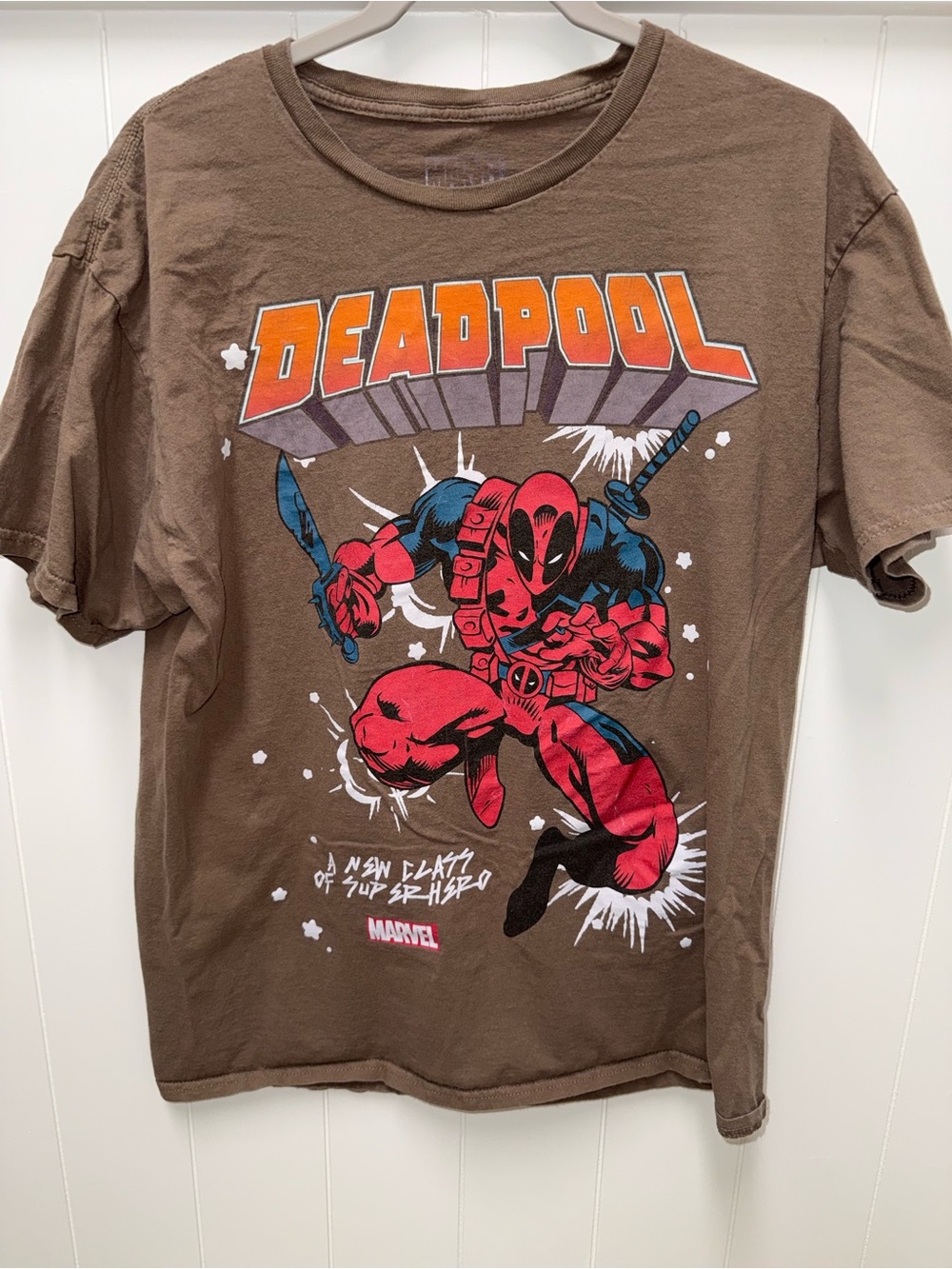 Marvel Deadpool Graphic T-Shirt Men’s Large Brown Comic Superhero Tee